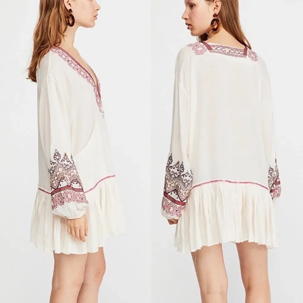 💥Host Pick!💥 NWT Free People Wild One Embroidered Ivory Peasant Mini Dress